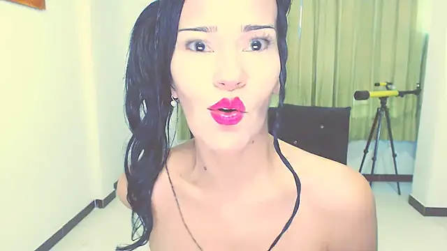 Snapshot of Stephanie520 chatting on September 24, 2025, 11:24 am Stephanie520 online show from September 24, 2025, 11:24 am