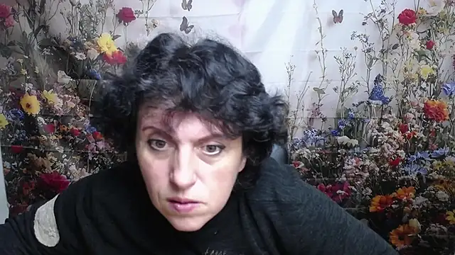 LuciaMii online show from October 10, 2025, 5:06 am