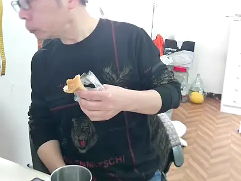 zwc147369 online show from April 14, 2026, 8:31 am