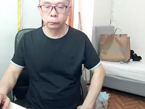 Snapshot of zwc147369 chatting on May 23, 2026, 12:42 pm zwc147369 online show from May 23, 2026, 12:42 pm