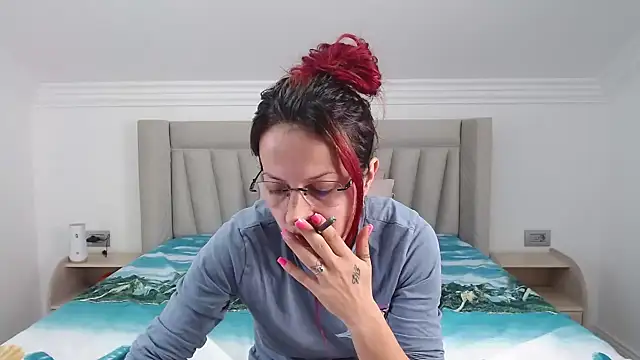 Snapshot of CatWoman0001 chatting on November 14, 2025, 11:42 am CatWoman0001 online show from November 14, 2025, 11:42 am