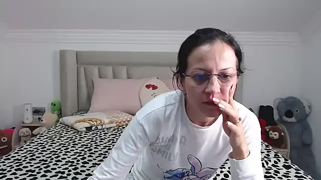 Snapshot of CatWoman0001 chatting on January 11, 2026, 4:34 pm CatWoman0001 online show from January 11, 2026, 4:34 pm