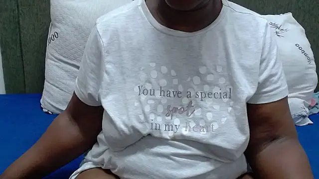 Snapshot of Thickchocolatex2 chatting on February 11, 2026, 12:32 pm Thickchocolatex2 online show from February 11, 2026, 12:32 pm