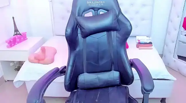 Snapshot of silvana__miller chatting on January 30, 2025, 7:04 pm silvana miller online show from January 30, 2025, 7:04 pm