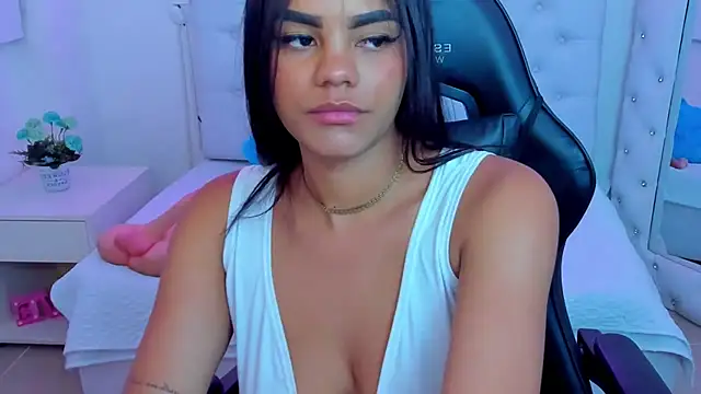 Snapshot of silvana__miller chatting on February 18, 2025, 7:09 pm silvana miller online show from February 18, 2025, 7:09 pm