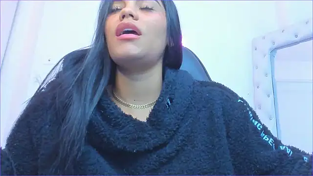 Snapshot of silvana__miller chatting on March 14, 2025, 1:27 am silvana miller online show from March 14, 2025, 1:27 am