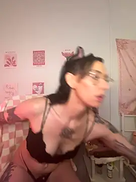 Snapshot of averietheangel chatting on October 10, 2025, 9:47 pm averietheangel online show from October 10, 2025, 9:47 pm