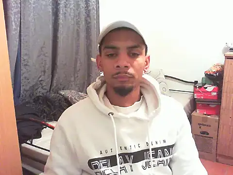 29YOURZ 28  online show from September 17, 2025, 9:16 pm