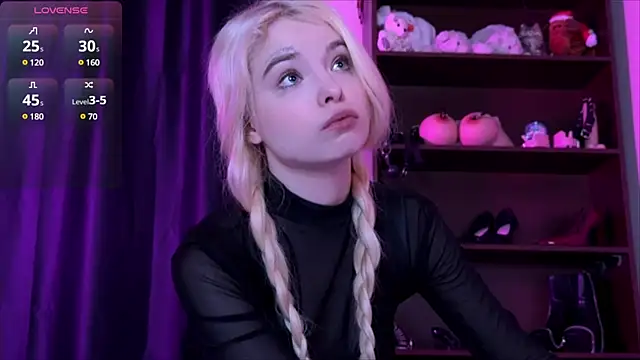 Snapshot of MisssLola chatting on December 16, 2024, 1:32 pm MisssLola online show from December 16, 2024, 1:32 pm