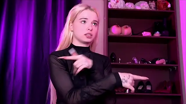 Snapshot of MisssLola chatting on January 5, 2025, 7:28 pm MisssLola online show from January 5, 2025, 7:28 pm