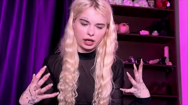 Snapshot of MisssLola chatting on January 7, 2025, 5:20 pm MisssLola online show from January 7, 2025, 5:20 pm