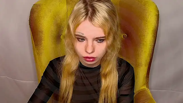 Snapshot of MisssLola chatting on October 26, 2025, 2:01 pm MisssLola online show from October 26, 2025, 2:01 pm