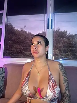 kiim taaylor online show from September 18, 2025, 1:24 pm