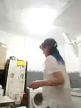 Snapshot of SweetLeila40 chatting on January 3, 2025, 4:48 pm SweetLeila40 online show from January 3, 2025, 4:48 pm