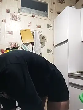 Snapshot of SweetLeila40 chatting on November 12, 2025, 12:00 am SweetLeila40 online show from November 12, 2025, 12:00 am