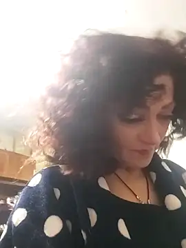 SweetLeila40 online show from February 6, 2026, 10:02 pm