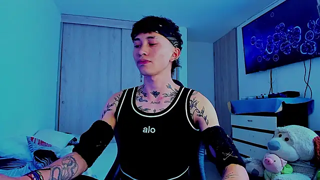 juniior 2311  online show from February 3, 2026, 8:03 pm