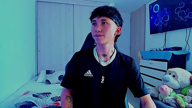 juniior 2311  online show from February 4, 2026, 8:03 pm