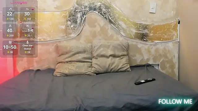 melaniecooperr online show from October 19, 2025, 3:18 am