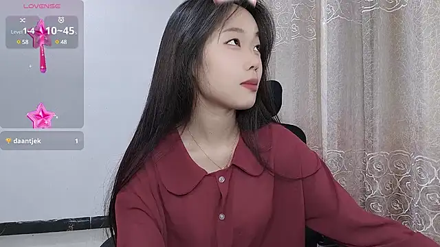 Lvy--v online show from March 3, 2025, 7:39 pm