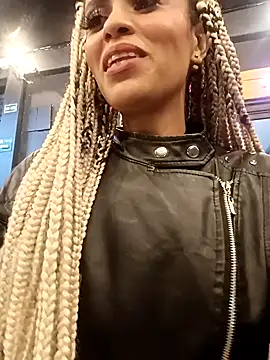 Snapshot of BlairSamy chatting on December 28, 2024, 3:37 am BlairSamy online show from December 28, 2024, 3:37 am