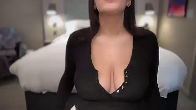 lilylush24 online show from February 8, 2026, 4:32 pm