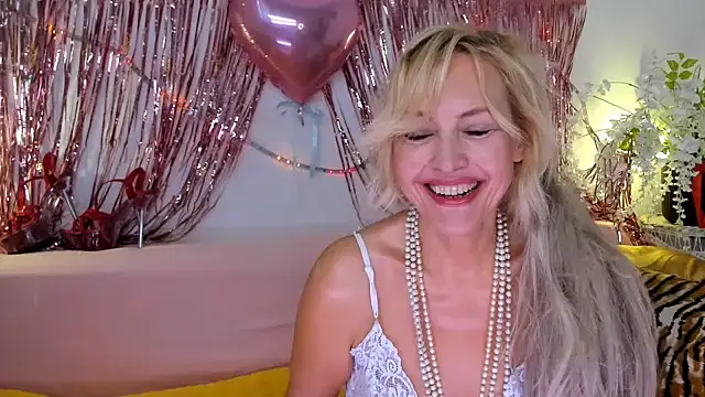 KelliRaid online show from February 17, 2025, 6:42 am