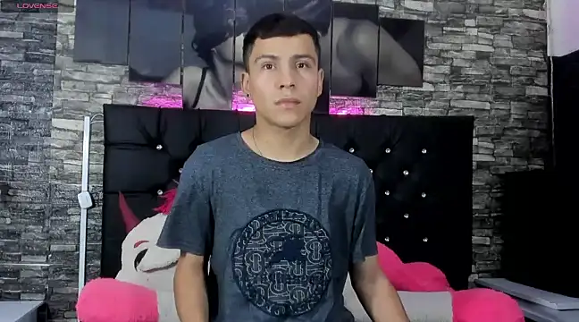 salvadorgomezx online show from December 12, 2024, 7:37 pm