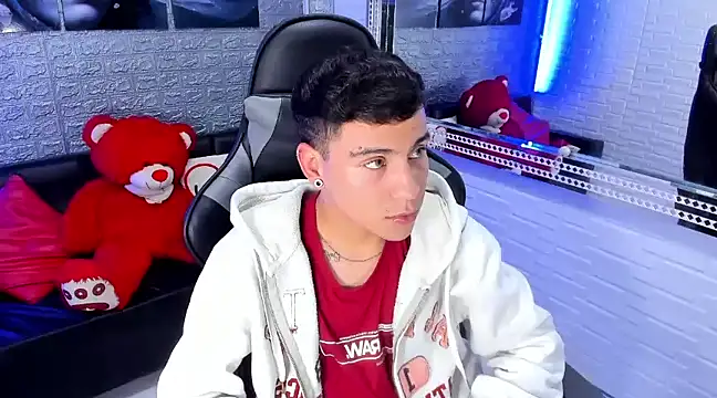 salvadorgomezx online show from January 14, 2025, 4:57 am