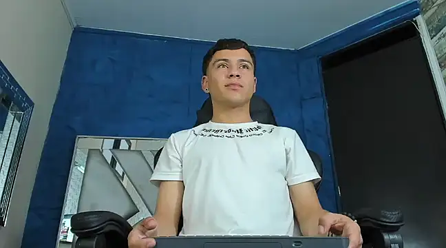 salvadorgomezx online show from January 23, 2025, 6:56 pm