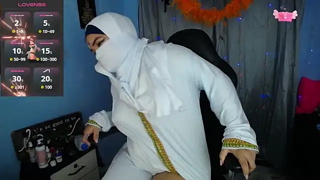 Snapshot of Falak-Yasin chatting on October 31, 2025, 12:28 pm Falak-Yasin online show from October 31, 2025, 12:28 pm