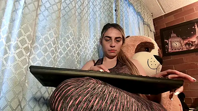 Snapshot of ValeriaLacrozee chatting on September 19, 2025, 7:14 pm ValeriaLacrozee online show from September 19, 2025, 7:14 pm