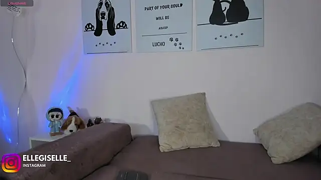 Snapshot of ElleGisellee chatting on October 14, 2025, 2:23 am ElleGisellee online show from October 14, 2025, 2:23 am