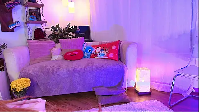 HANNAH LOVEE online show from November 23, 2025, 5:40 am