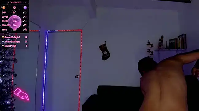 Snapshot of ZhoeStrong chatting on January 3, 2025, 11:01 pm ZhoeStrong online show from January 3, 2025, 11:01 pm