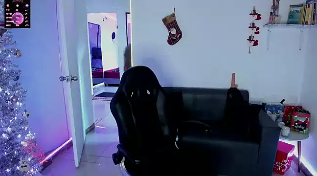 Snapshot of ZhoeStrong chatting on January 6, 2025, 11:40 am ZhoeStrong online show from January 6, 2025, 11:40 am