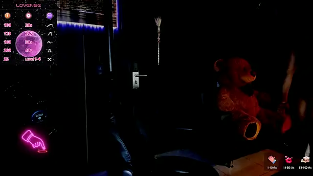 Snapshot of ZhoeStrong chatting on March 7, 2025, 10:32 pm ZhoeStrong online show from March 7, 2025, 10:32 pm