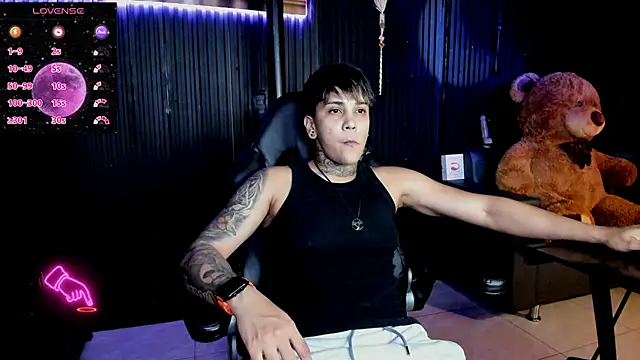 ZhoeStrong online show from March 11, 2025, 9:59 pm