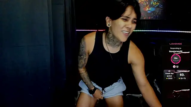 Snapshot of ZhoeStrong chatting on October 26, 2025, 1:44 am ZhoeStrong online show from October 26, 2025, 1:44 am