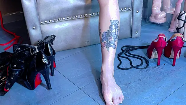 LusstCruella online show from November 5, 2025, 7:25 pm