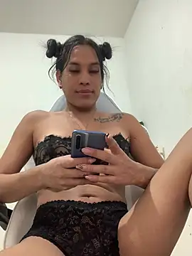 Snapshot of Emiily_Miller chatting on December 18, 2024, 8:25 pm Emiily Miller online show from December 18, 2024, 8:25 pm