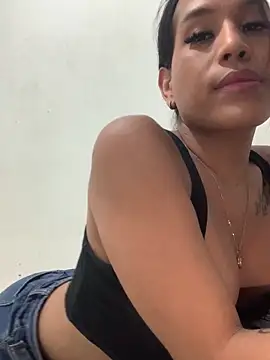 Snapshot of Emiily_Miller chatting on January 24, 2025, 11:02 pm Emiily Miller online show from January 24, 2025, 11:02 pm