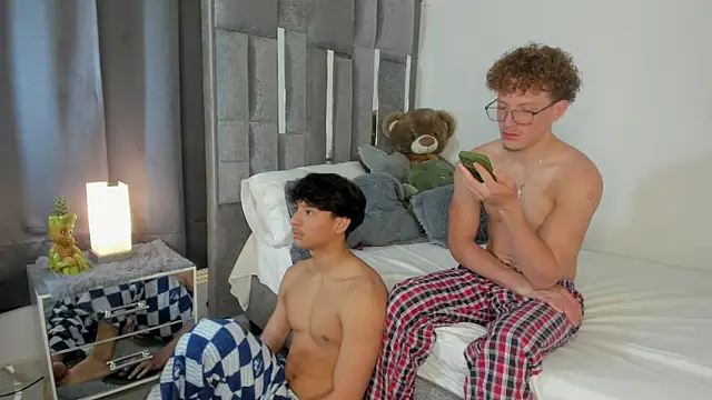 Snapshot of All3ssandr0 chatting on October 20, 2025, 4:07 pm All3ssandr0 online show from October 20, 2025, 4:07 pm