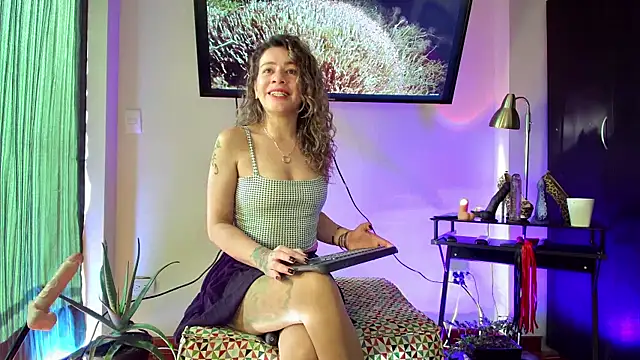 Snapshot of oriana_thomson2 chatting on January 15, 2025, 12:58 pm oriana thomson2 online show from January 15, 2025, 12:58 pm