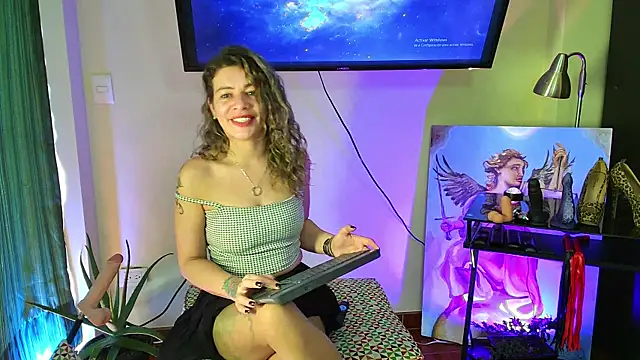 Snapshot of oriana_thomson2 chatting on January 15, 2025, 4:00 pm oriana thomson2 online show from January 15, 2025, 4:00 pm