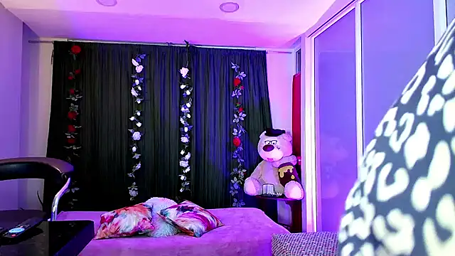 Snapshot of oriana_thomson2 chatting on February 10, 2025, 5:36 am oriana thomson2 online show from February 10, 2025, 5:36 am