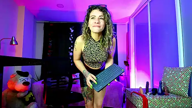 Snapshot of oriana_thomson2 chatting on February 10, 2025, 8:42 am oriana thomson2 online show from February 10, 2025, 8:42 am