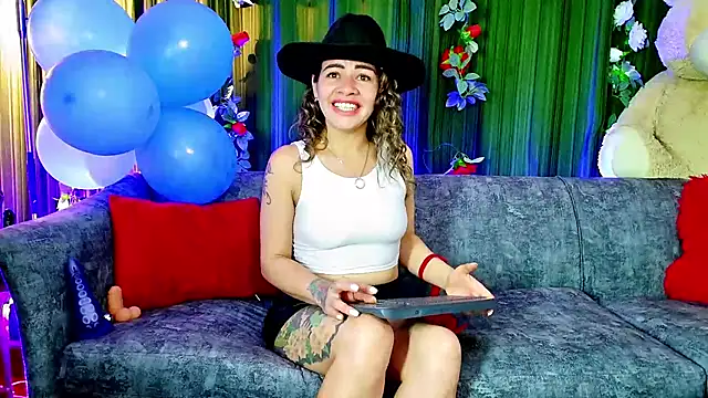 Snapshot of oriana_thomson2 chatting on February 24, 2025, 3:33 am oriana thomson2 online show from February 24, 2025, 3:33 am