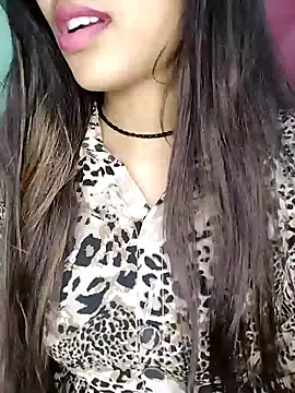 Sreya213 online show from January 14, 2025, 9:09 pm