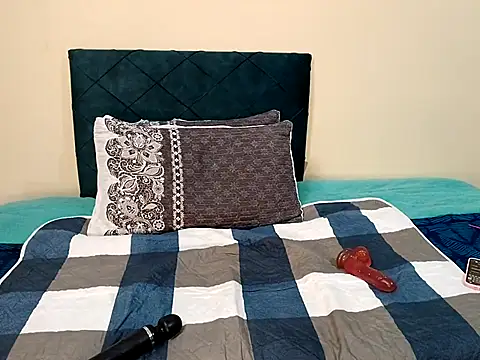 chloechrome online show from March 20, 2025, 5:25 pm